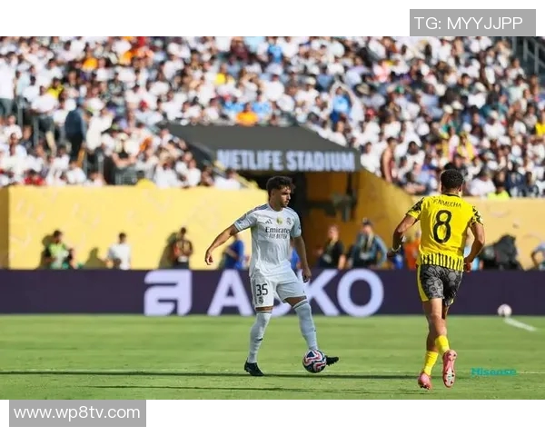 神勇皇马双星发威，轻松晋级欧冠八强，敌将那不勒斯无力回天